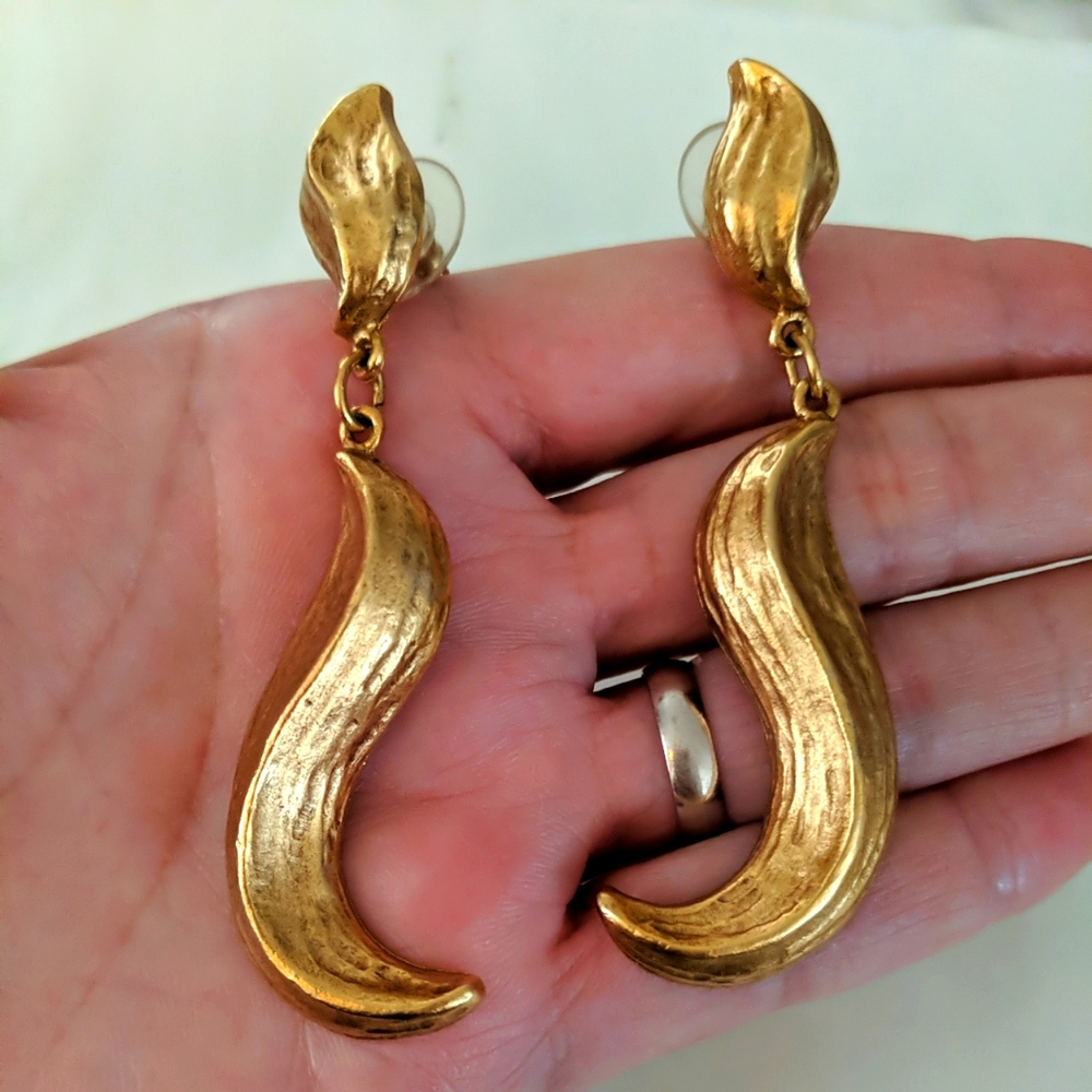 Vintage Art Deco style gold tone dangle earrings